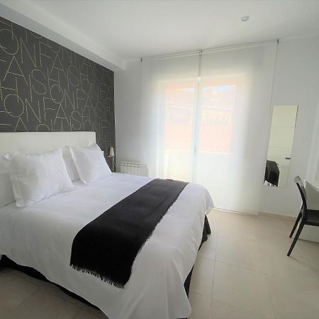 Hostal Somnis Suria Esterno foto