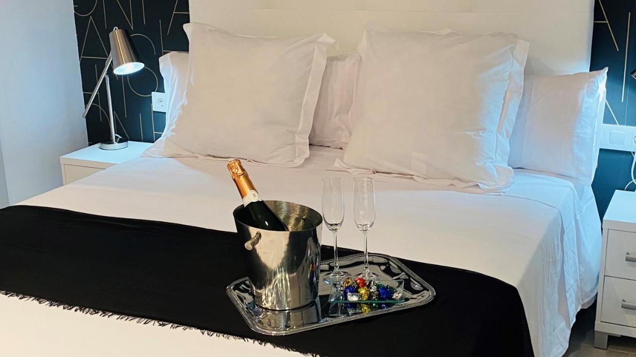 Hostal Somnis Suria Esterno foto