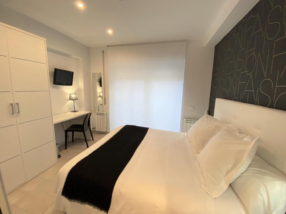 Hostal Somnis Suria Esterno foto