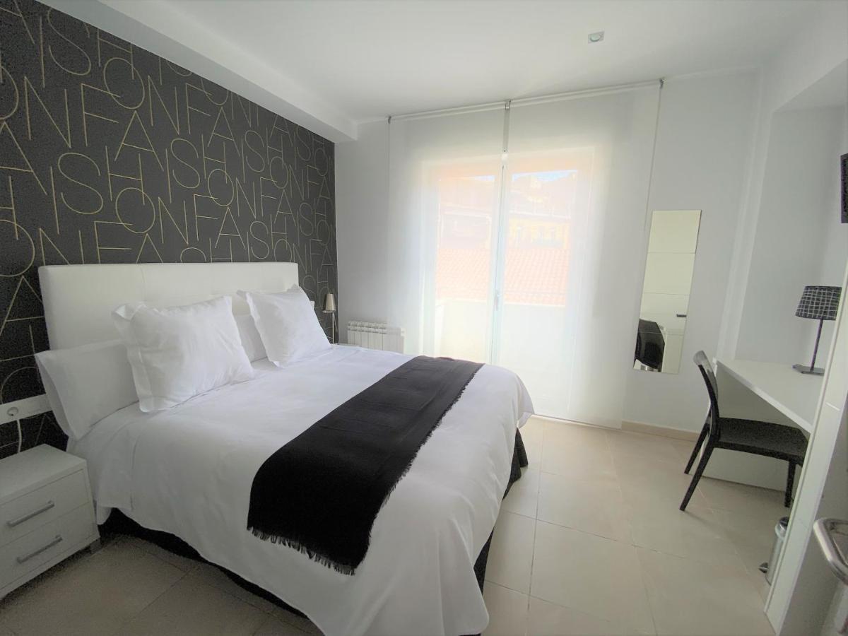 Hostal Somnis Suria Esterno foto