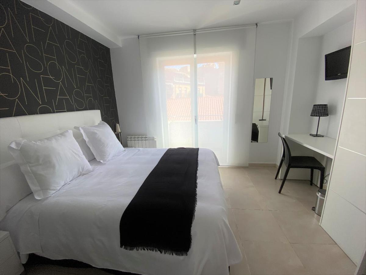 Hostal Somnis Suria Esterno foto